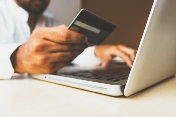 Perché usare una carta prepagata aiuta a risparmiare (in sicurezza)
